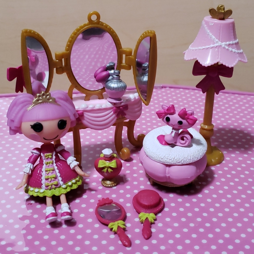 RARE Complete Mini Lalaloopsy Jewel's Primpin Party Vanity Playset